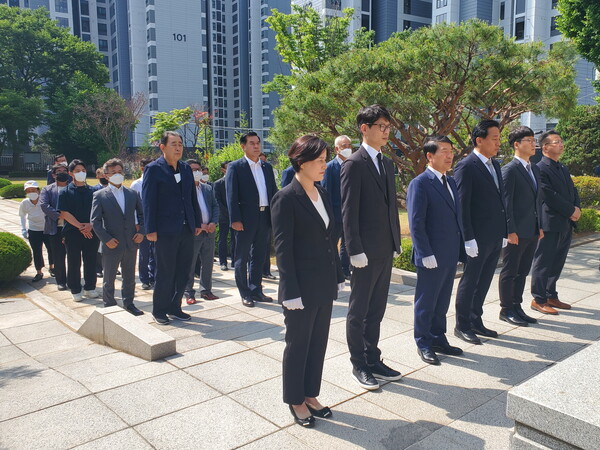 백경현 구리시장 당선자 현충탑 참배 첫 일정 마치고 당선 인사 올려 7188