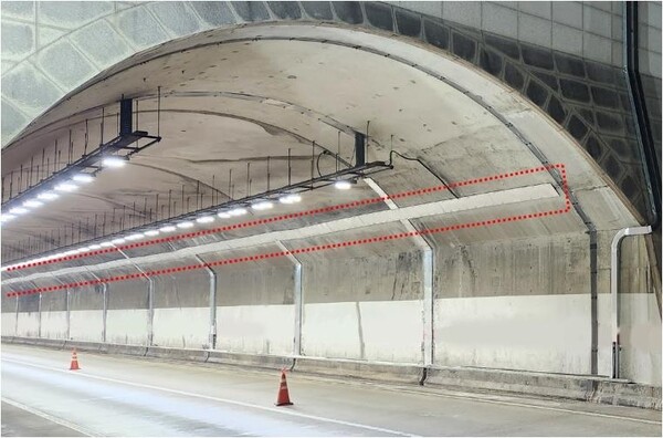 ▲ 대유플러스의 결빙방지용 탄소나노튜브 발열시트를 적용한 고속도로 터널. 사진=대유플러스