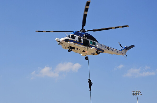 ▲경찰헬기를 이용한 침투 훈련 모습. 사진=충남경찰청