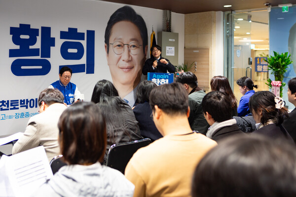 ▲더불어민주당 황희 의원(서울 양천갑, 재선)은 지난 21일, 청년예술인 정책 간담회를 개최했다. 사진=의원실