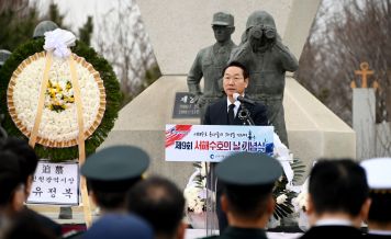 유정복 인천시장이 서해수호의 날 행사에서 인천을 세계평화도시로서의 책임을 다하겠다고 다짐했다 사진 인천시 제공