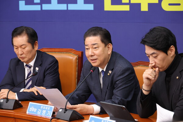 ▲ 더불어민주당 김병기 원내대표가 21일 국회에서 열린 최고위원회의에서 발언하고 있다. 2025.11.21  사진=연합뉴스