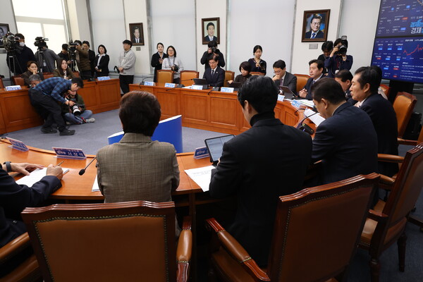 ▲더불어민주당 정청래 대표가 21일 국회에서 열린 최고위원회의에서 발언하고 있다. 2025.11.21  사진=연합뉴스