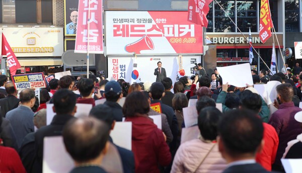 ▲국민의힘 장동혁 대표가 23일 오후 경남 창원시 성산구 중앙동에서 열린 '민생회복 법치수호 국민대회'에 참석해 발언하고 있다. 2025.11.23  사진=연합뉴스